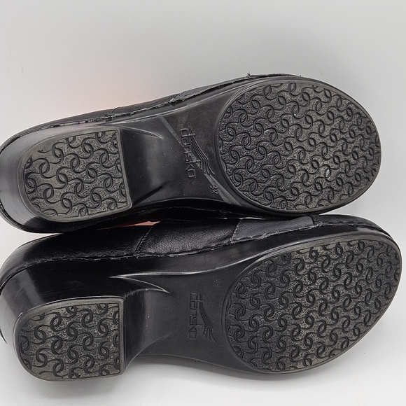 Dansko Tenley black gray leather slipon clogs size 38 US 7.5/8 w/a 2" heel - Picture 8 of 15